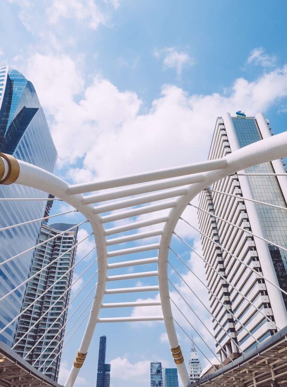 low-angle-shot-beautiful-modern-futuristic-architecture-urban-city-sunny-day